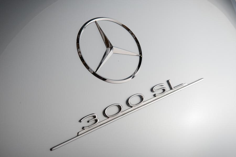  Mercedes-Benz 300 SL Roadster 1961 года  (фото 4 из 30)